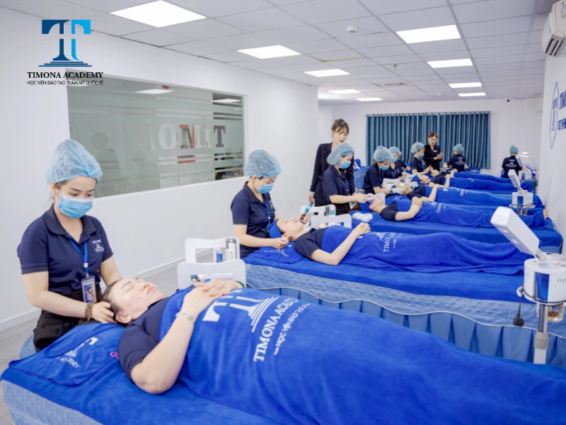 Nghỉ học sớm có thể tham khảo học nghề spa