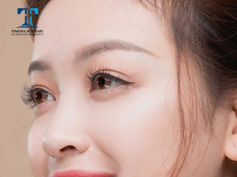 Phun mí mở tròng đá đuôi giúp đôi mắt trở nên đẹp và thu hút hơn