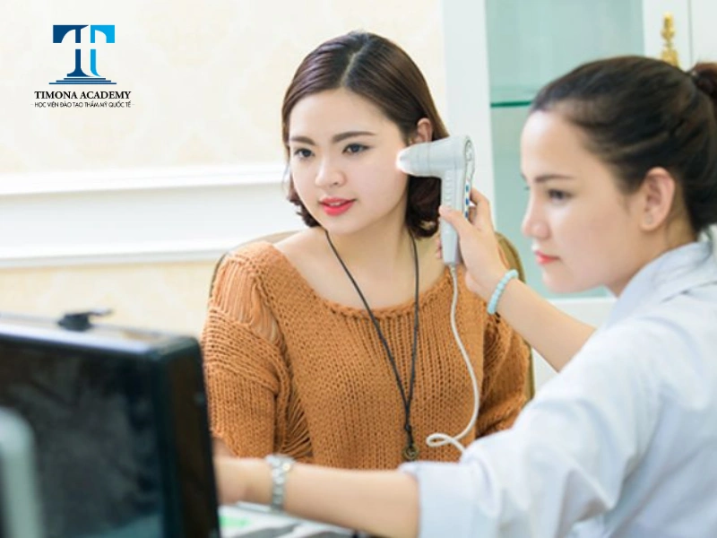 Đến gặp bác sĩ da liễu để được tư vấn và đánh giá tình trạng da trước khi bắn laser