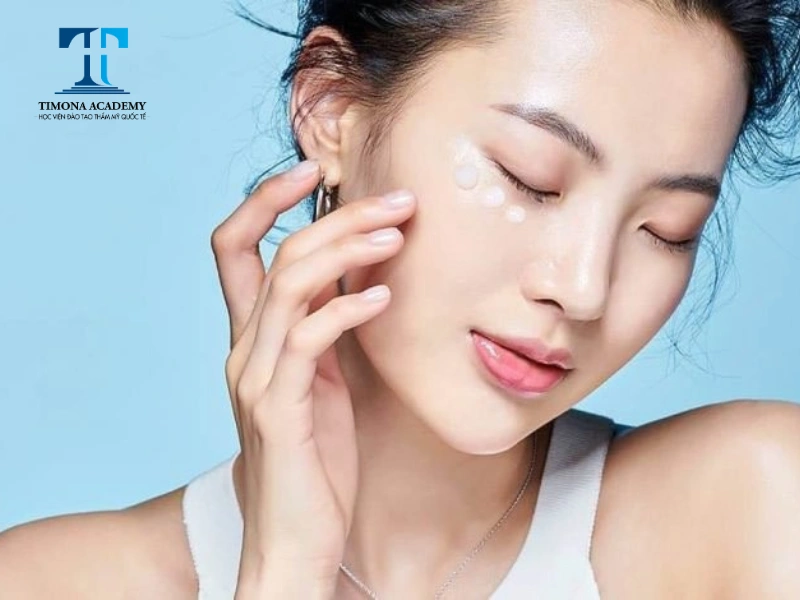 Sử dụng kem chống nắng dù đang ở trong nhà giúp cải thiện làn da không điều màu hiệu quả