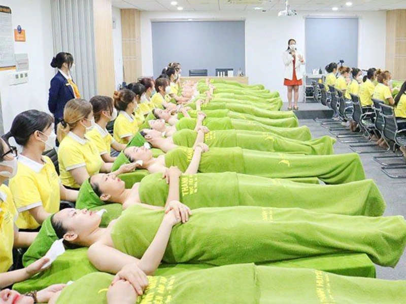 Tee 8 Academy là đơn vị có nhiều năm kinh nghiệm trong việc đào tạo điêu khắc chân mày