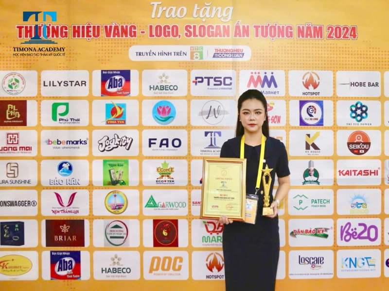 Bằng khen và cúp vinh danh Top 5 Thương Hiệu Vàng Việt Nam 2024