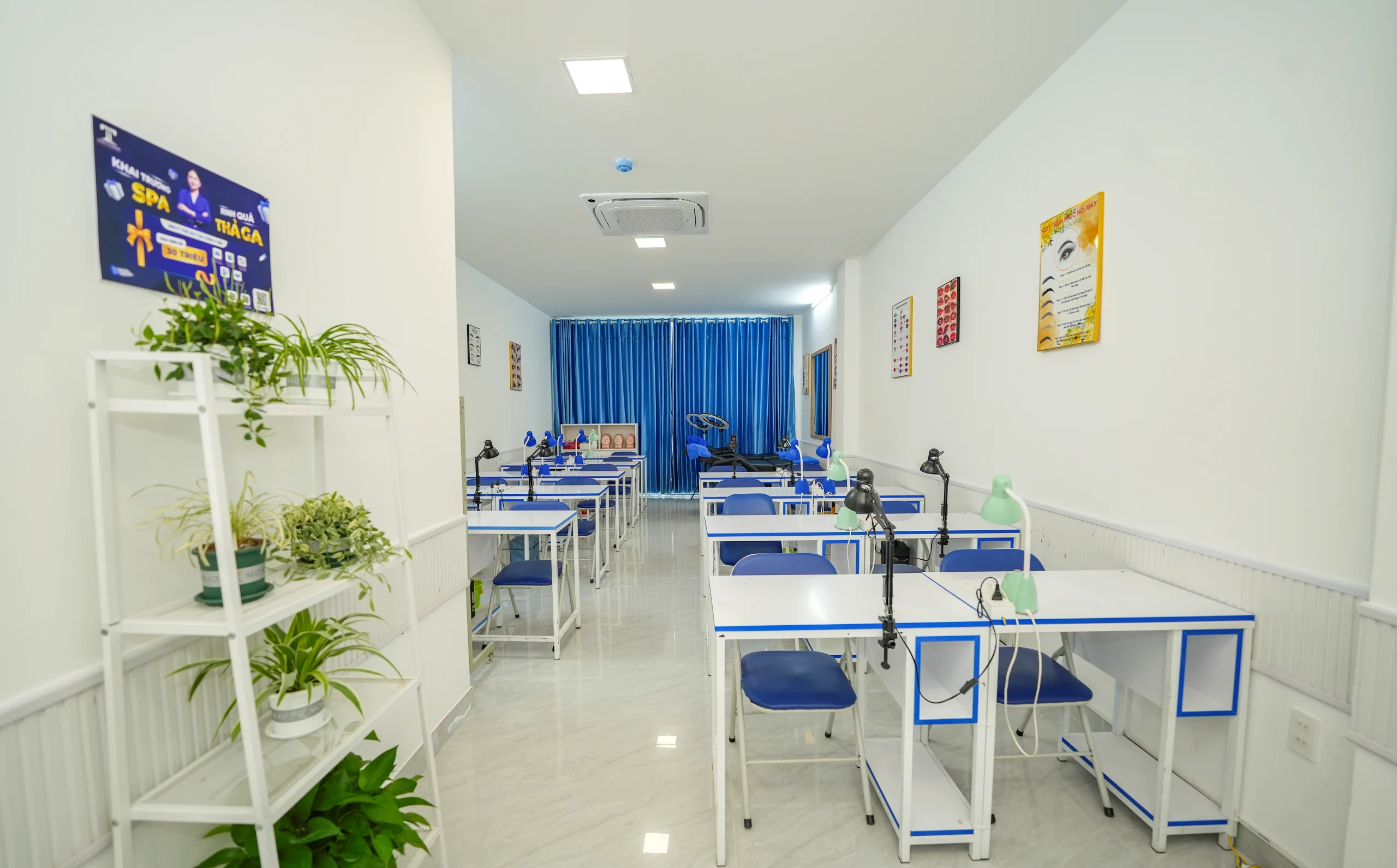 Không gian lớp học Phun xăm thẩm mỹ - Chuẩn chỉnh từ lý thuyết đến thực hành