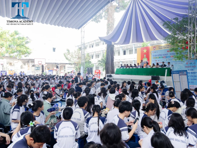 Ngày hội Hướng nghiệp tại trường THPT Hoàng Hoa Thám