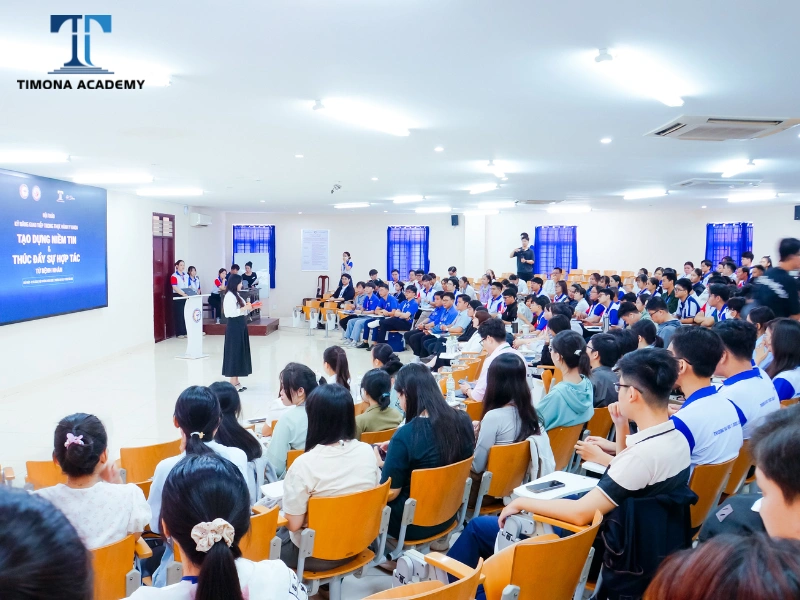 Toàn cảnh buổi khai mạc Hội thảo Y khoa tại Trường Đại học Y Dược Cần Thơ với sự tham gia đông đảo sinh viên Y Dược