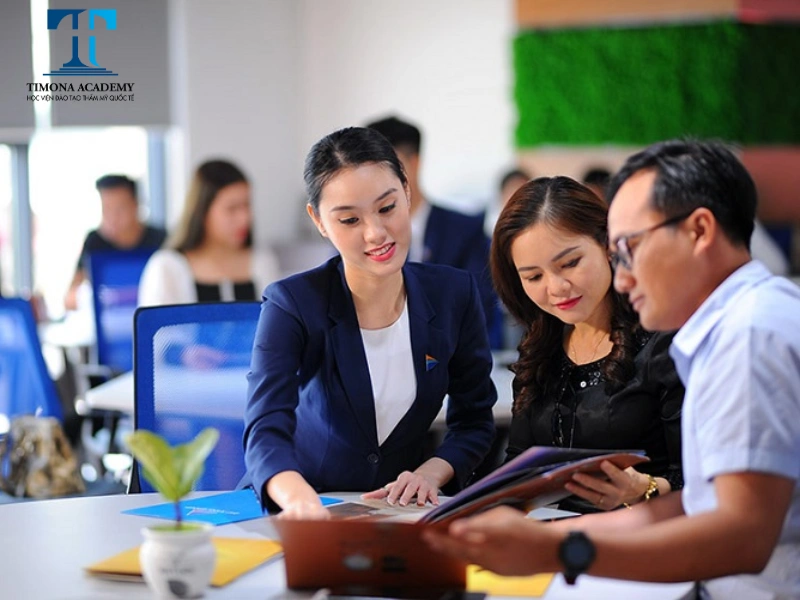 Nhân viên sale bất động sản