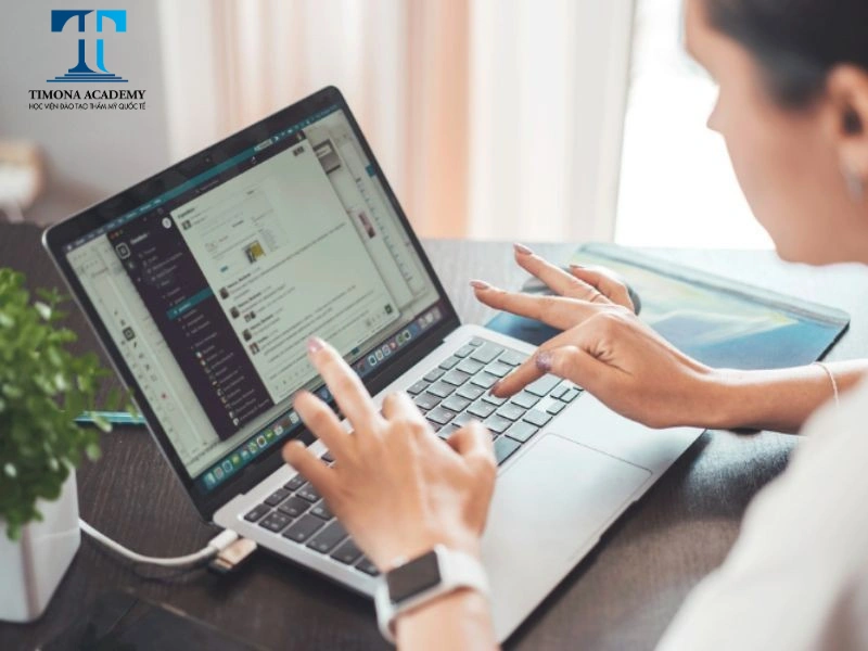 Nhân viên trực Page là một trong những công việc không cần bằng cấp hot nhất hiện nay